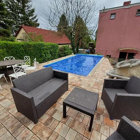Kenese Apartman بالاتونكينيشي